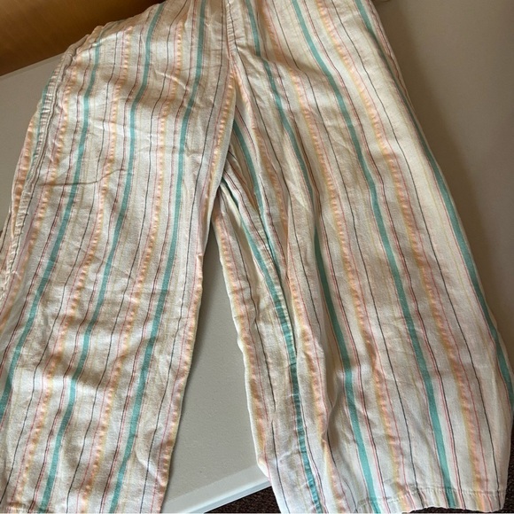 Cat & Jack hippie romper is pastel seersucker with pockets. Farm core smocking - Picture 7 of 10